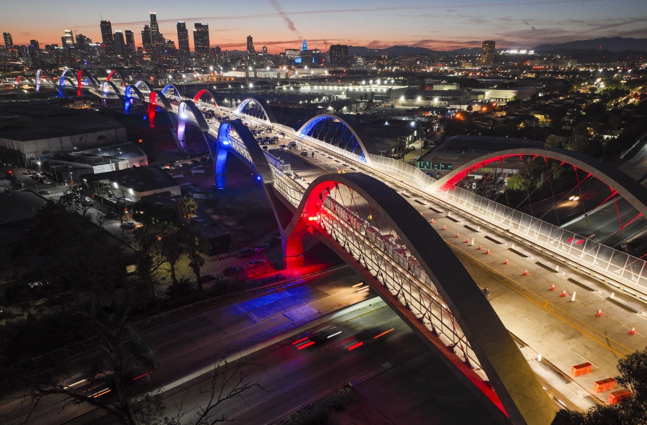 “RIBBON OF LIGHT” TO CONNECT VITAL LOS ANGELES COMMERCIAL DISTRICTS